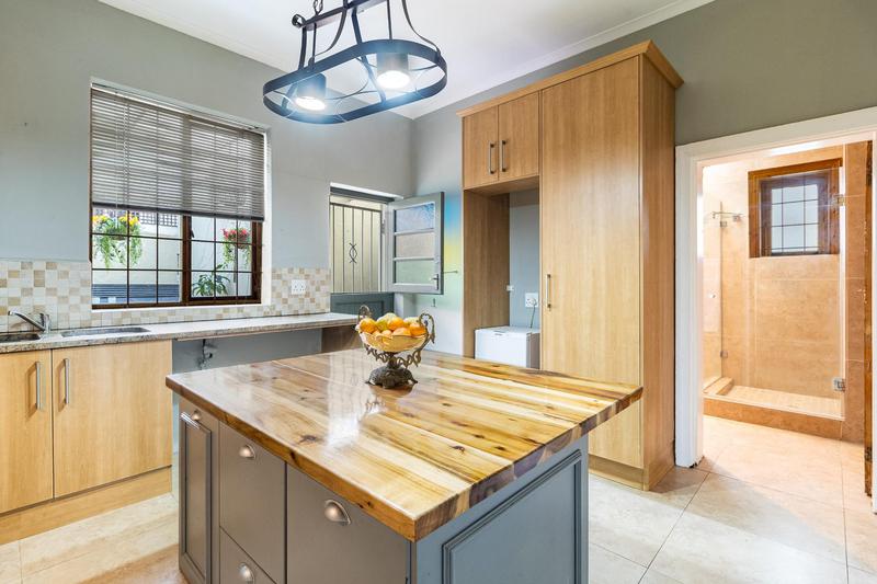 5 Bedroom Property for Sale in Observatory Western Cape